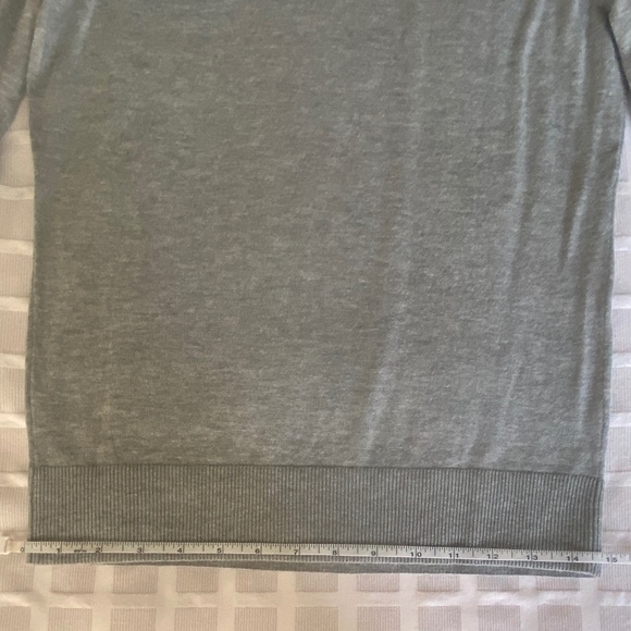 Banana Republic Grey Sweater - Picture 7 of 7
